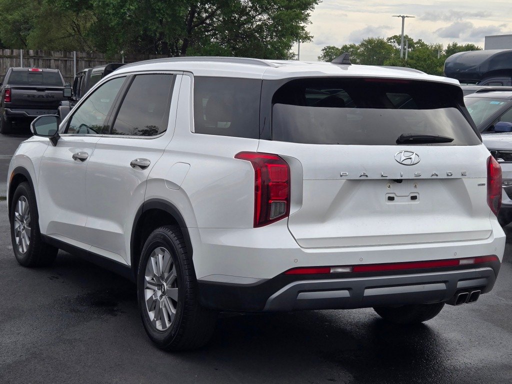 Used 2025 White Hyundai SEL image 16