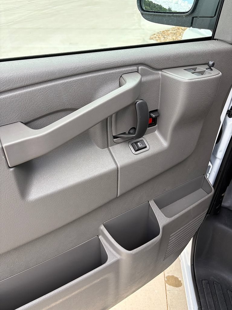 2026 Chevrolet Express Cargo Work Van - Photo 10