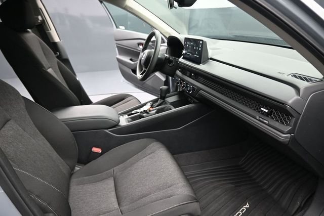Certified Used 2026 Urban Gray Pearl Honda SE image 22
