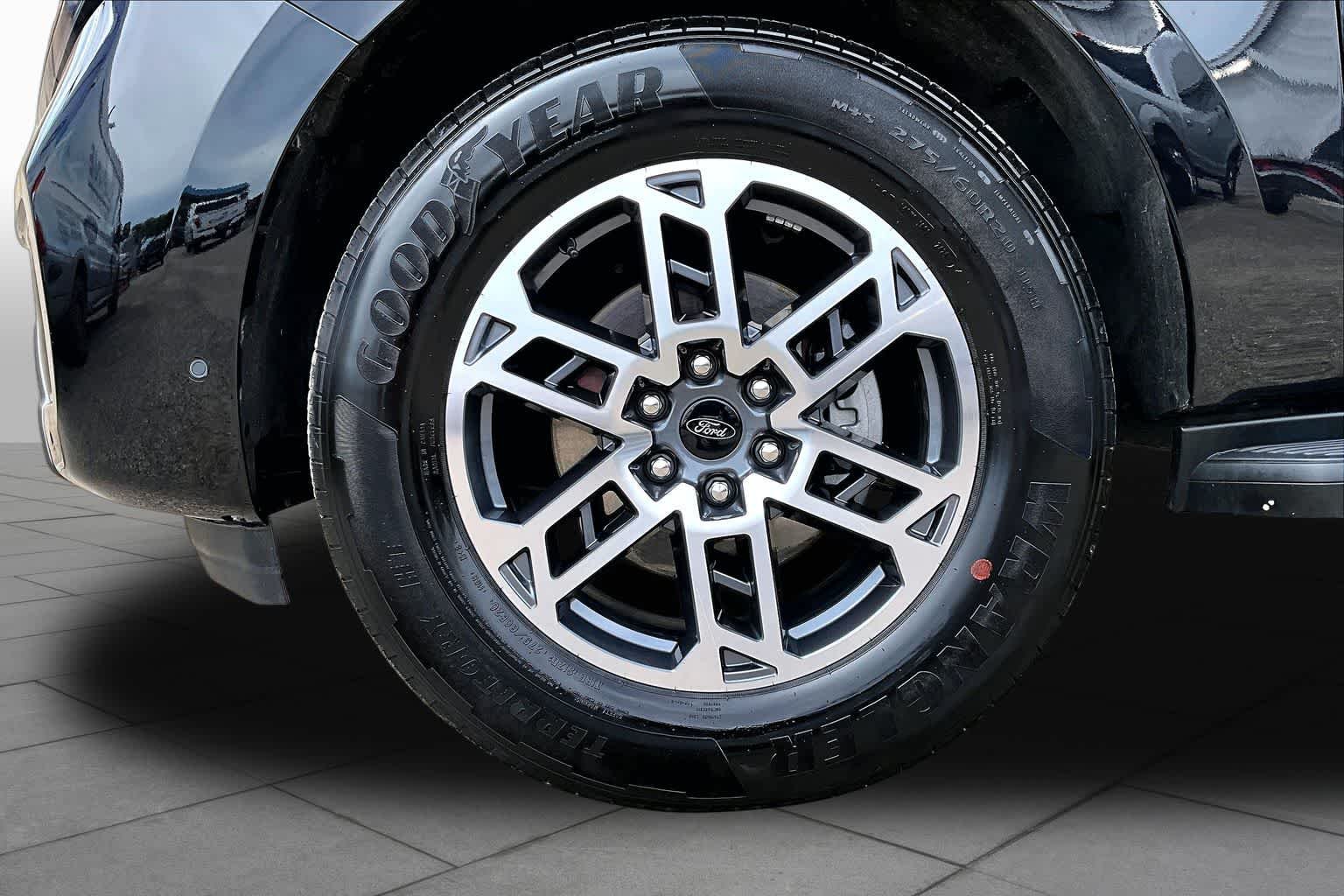 Used 2025 Agate Black Metallic Ford Active image 11