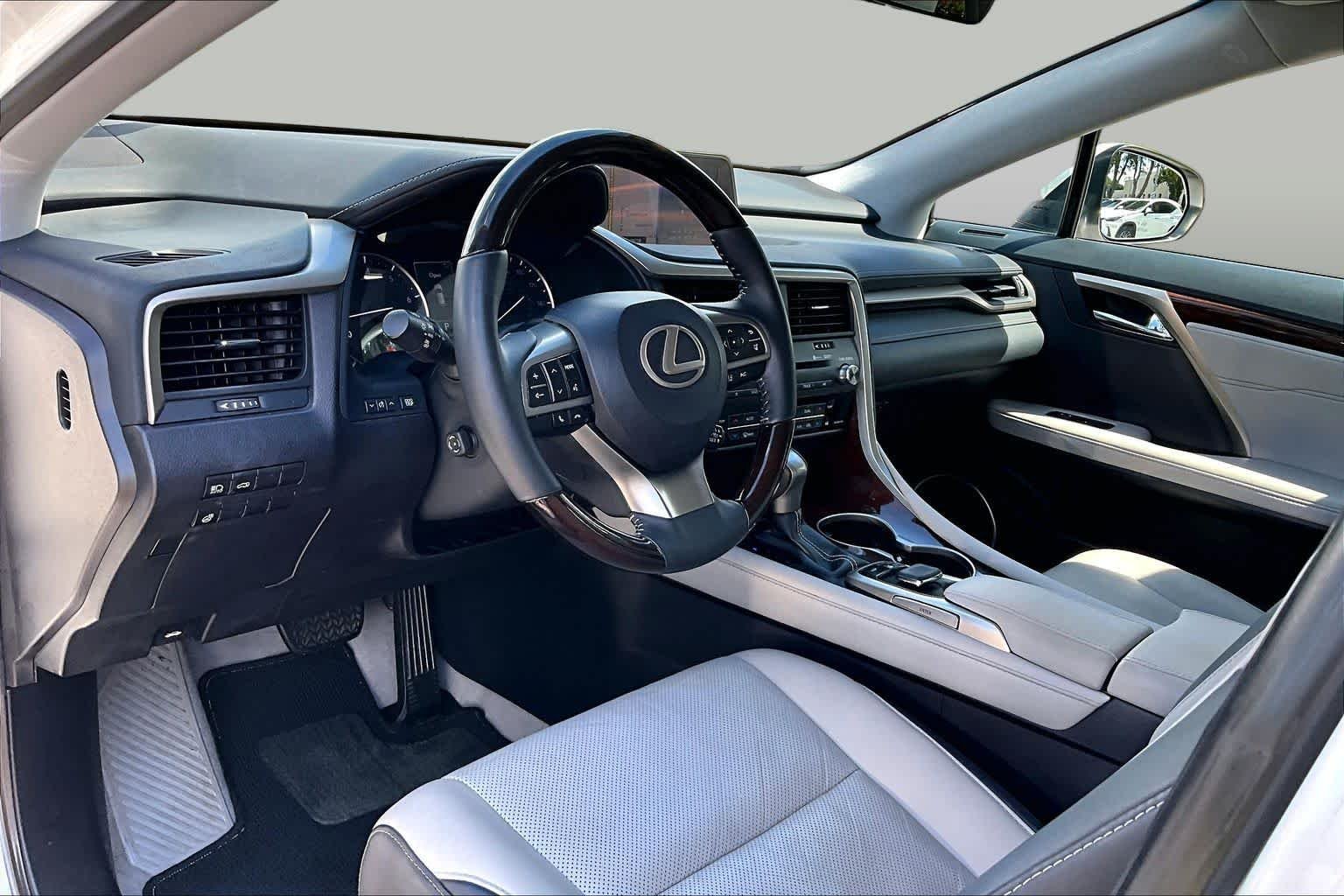 Used 2019 Eminent White Pearl Lexus  image 18