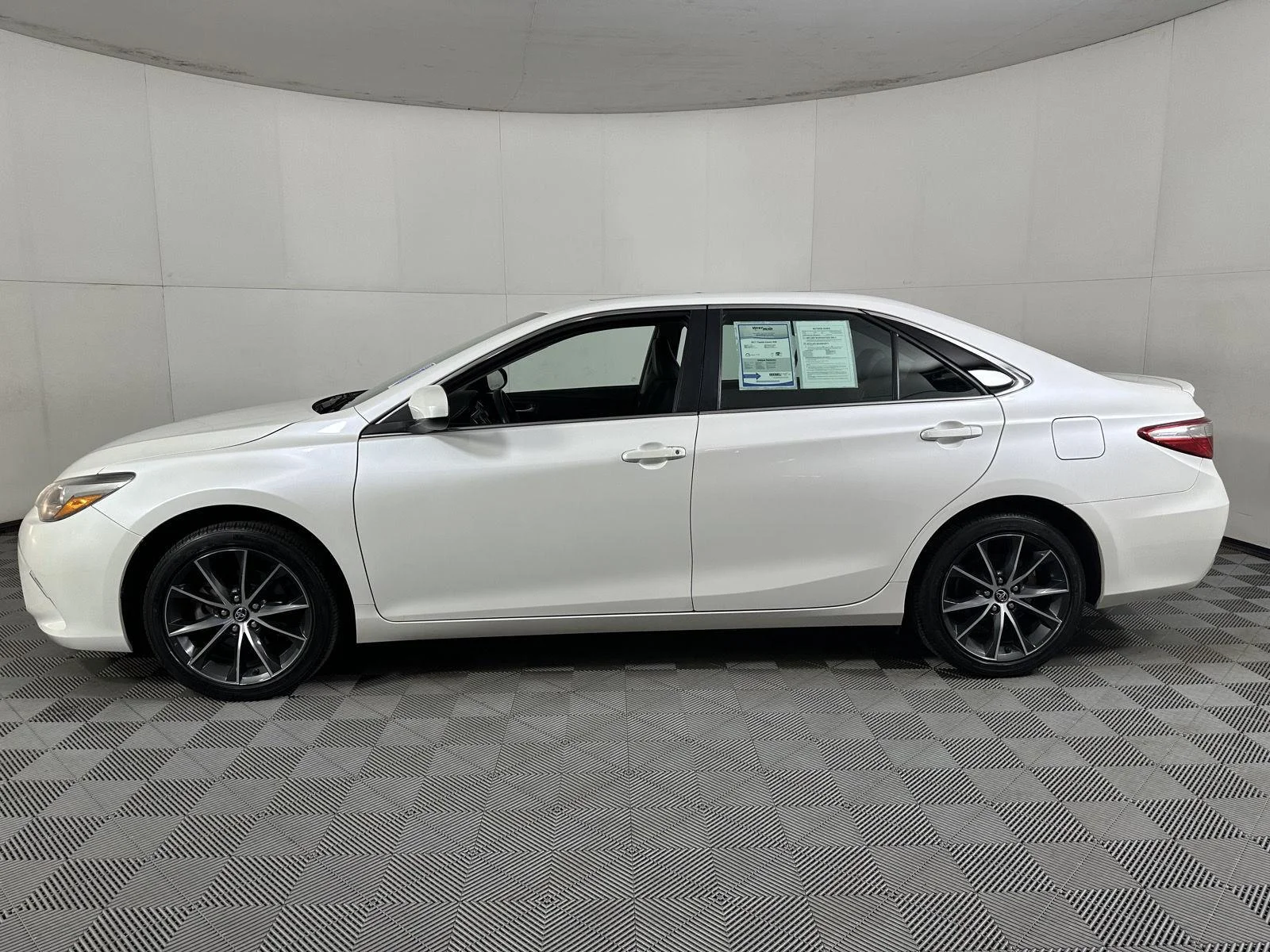Used 2017 Blizzard Pearl Toyota XSE image 9