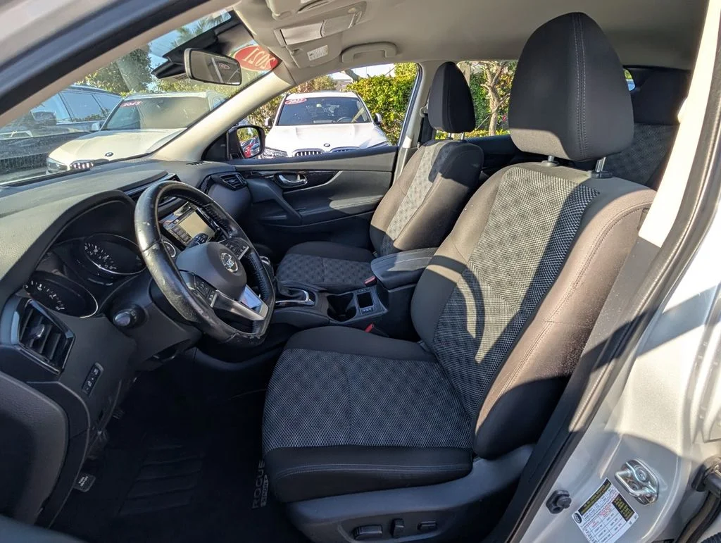 Used 2021 Silver Nissan SV image 10