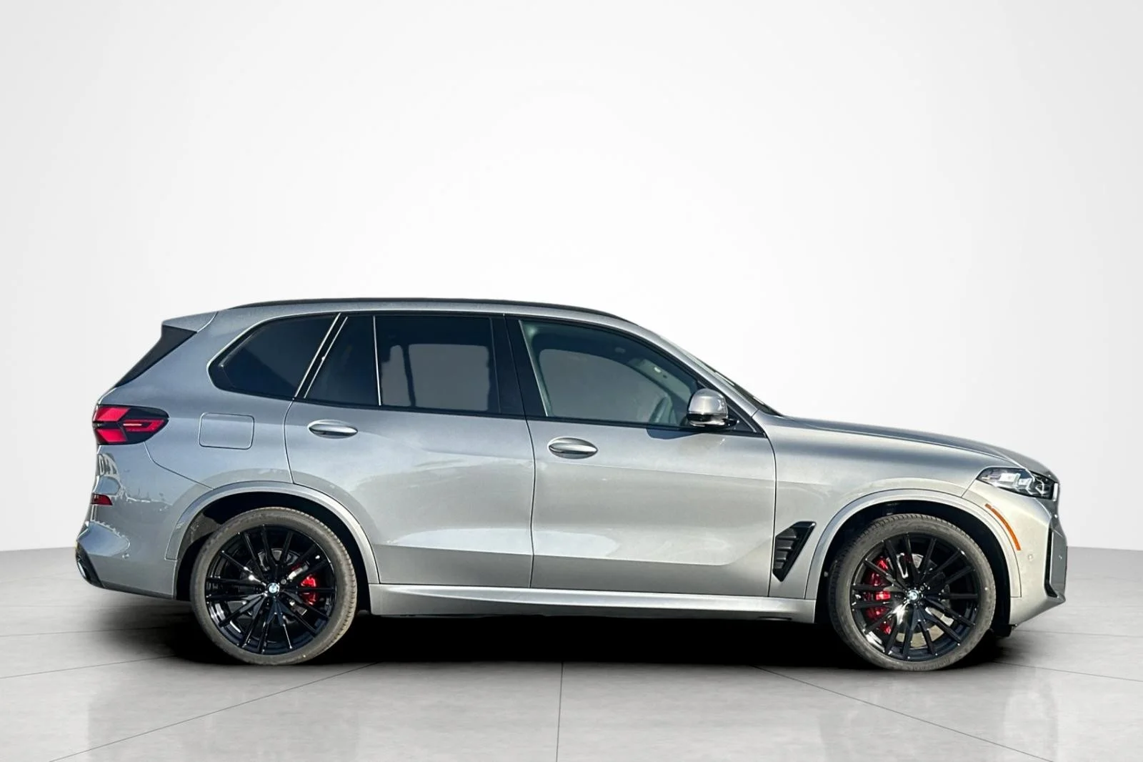 New 2026 Skyscraper Grey Metallic BMW sDrive40i image 6