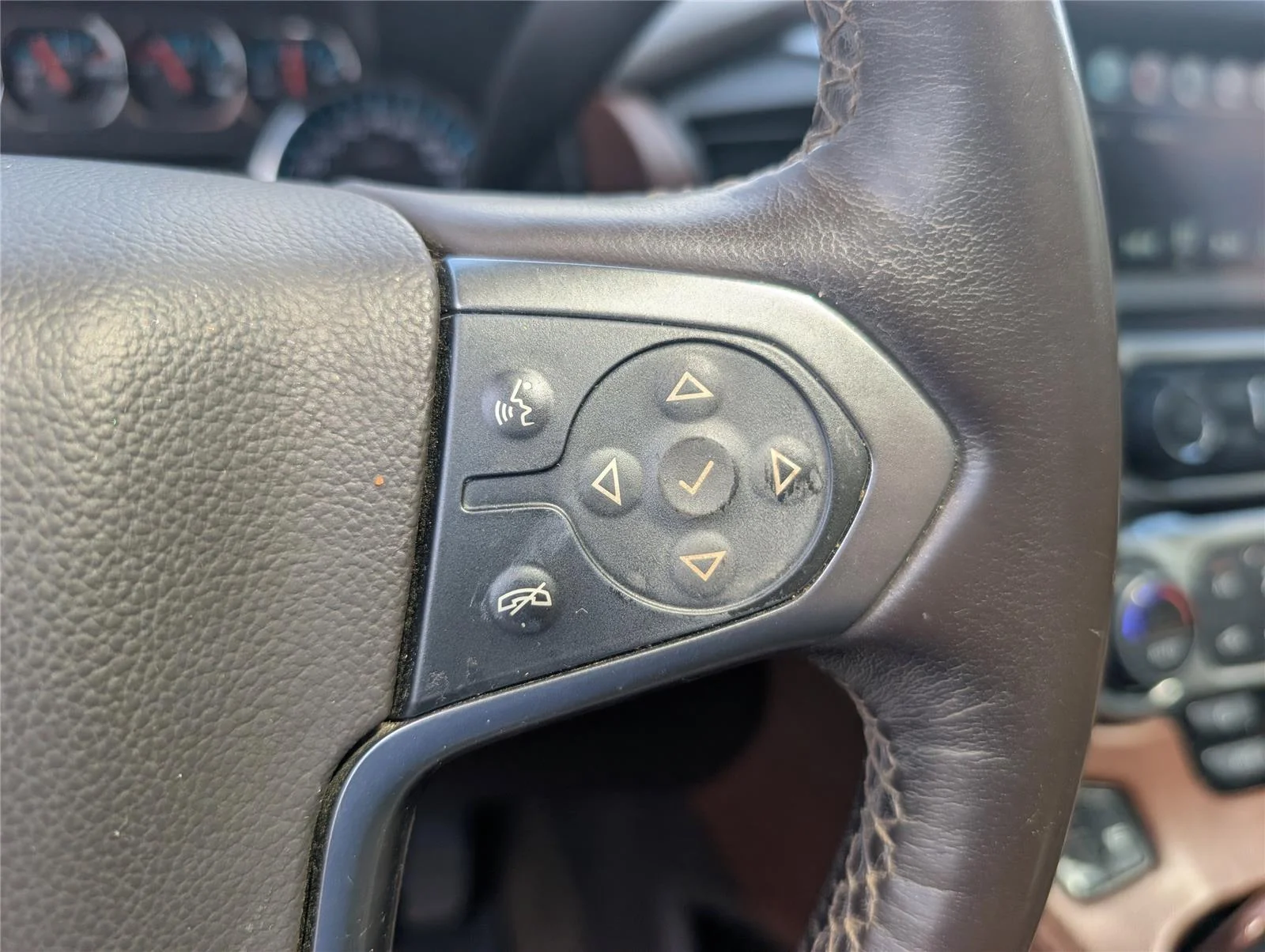 Used 2016 Iridescent Pearl Tricoat Chevrolet LTZ image 34