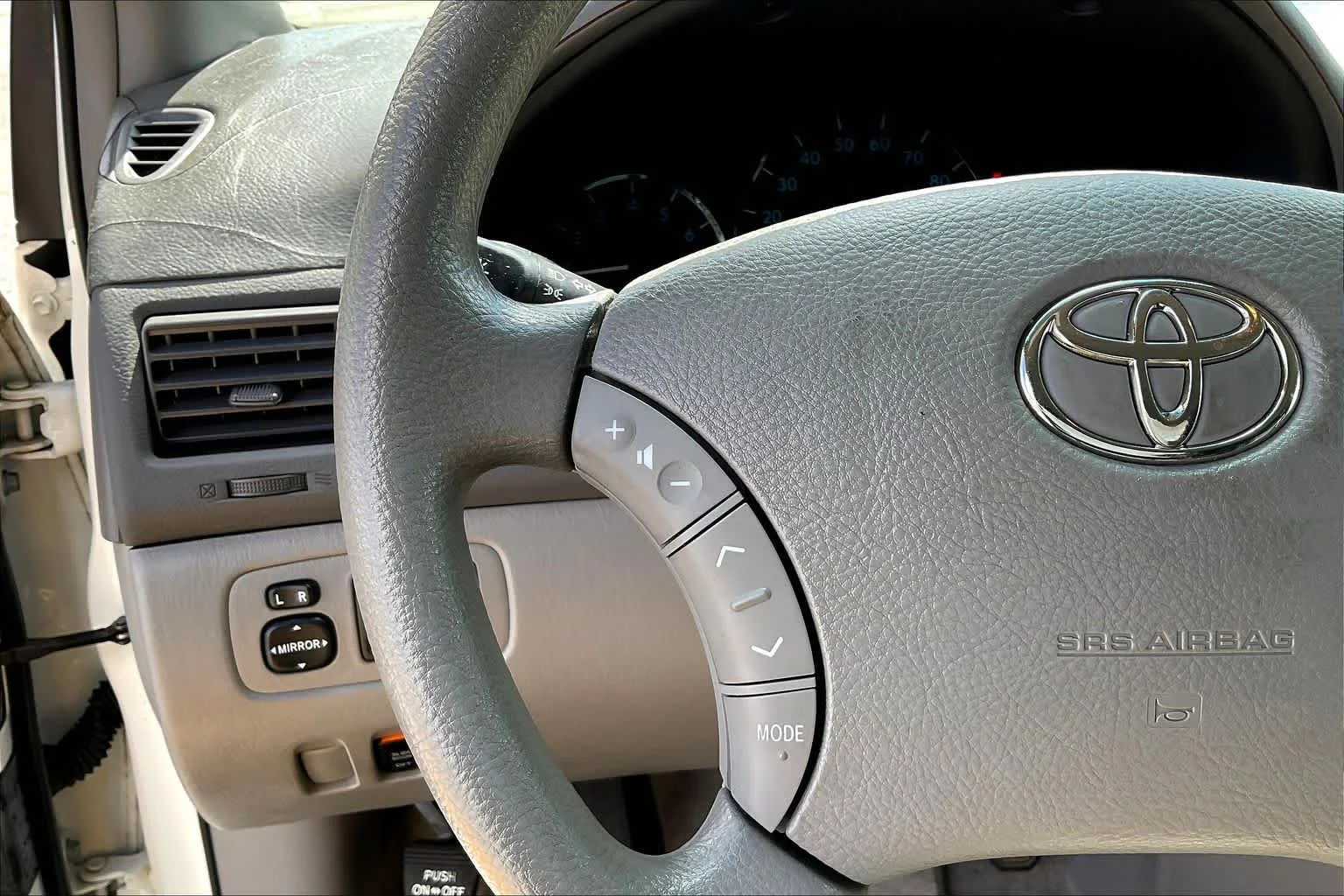 Used 2008 Natural White Toyota LE image 22