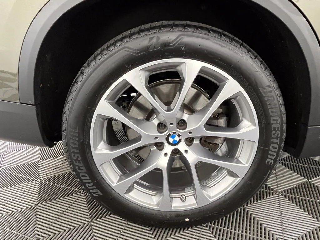 Certified Used 2025 Green Metallic BMW xDrive40i image 16