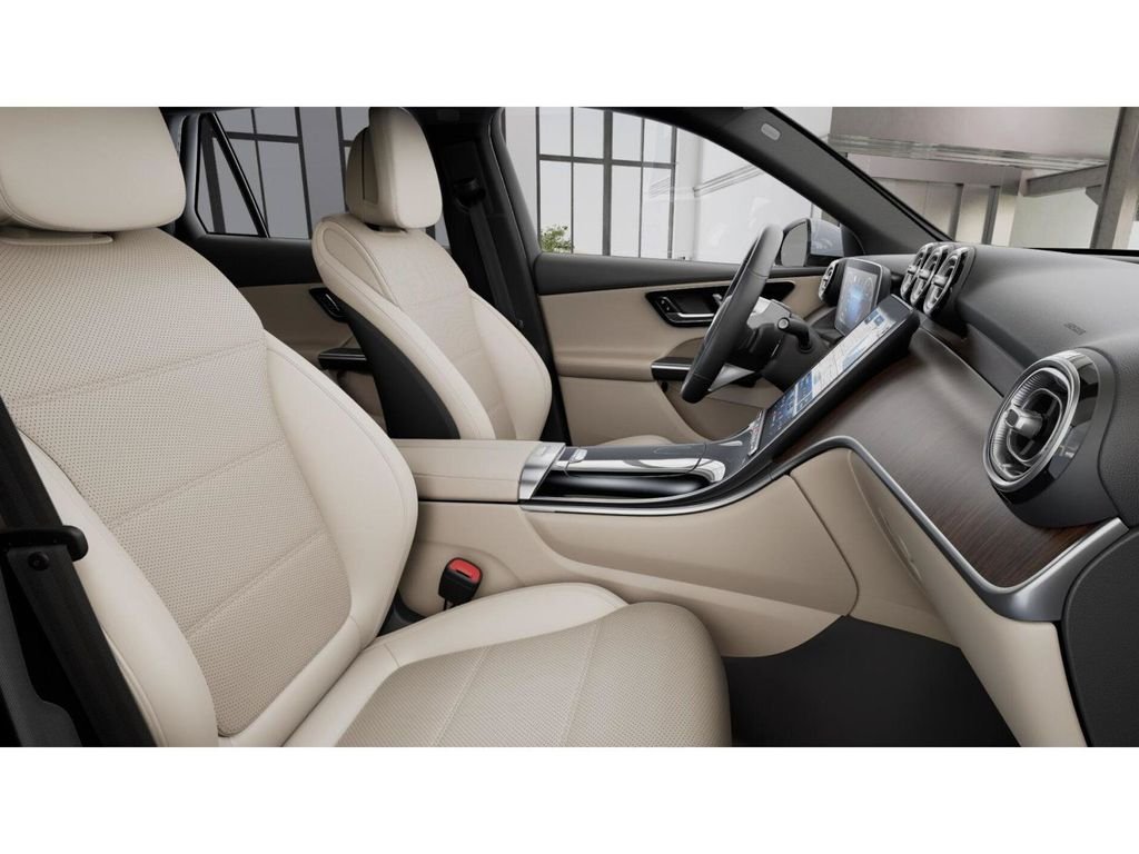 New 2027 Polar White Mercedes-Benz GLC 300 image 4