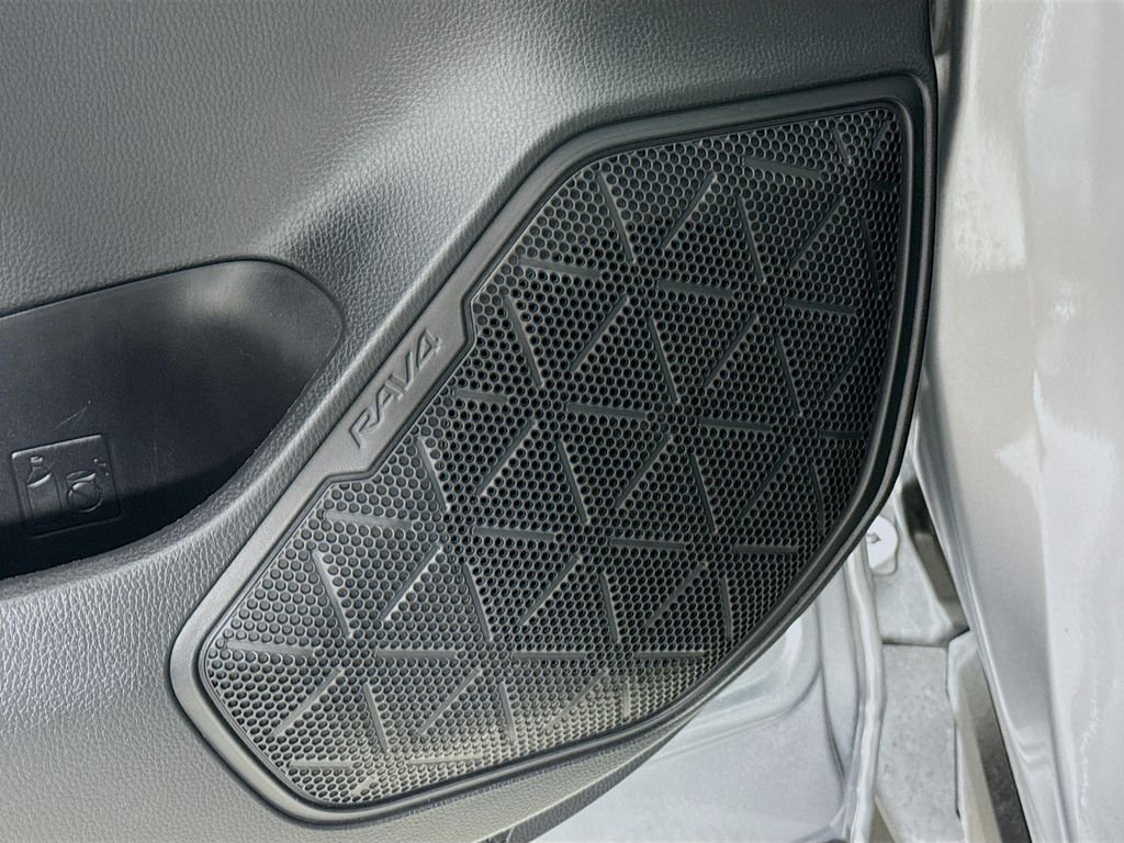 Used 2022 Silver Toyota XLE image 20