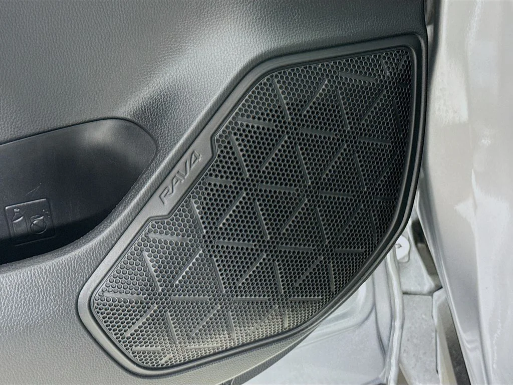 Used 2022 Silver Toyota XLE image 20