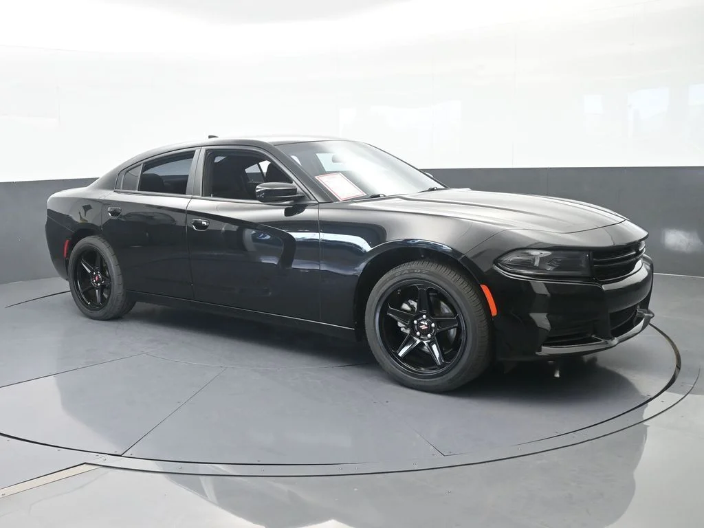 Used 2023 Pitch Black Clearcoat Dodge SXT image 7