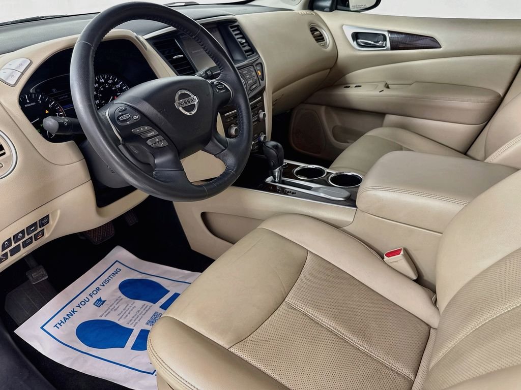 Used 2016 Pearl White Nissan Platinum image 11