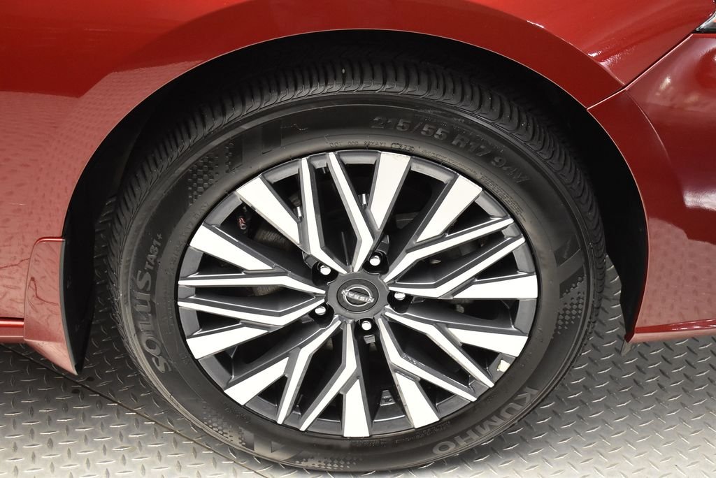 Used 2024 Red Nissan 2.5 SV image 39