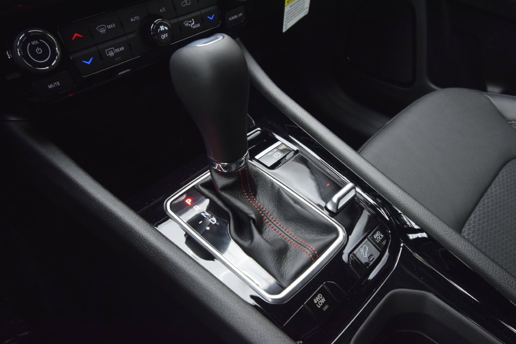New 2026 Bright White Clear-Coat Exterior Paint Jeep Trailhawk image 19