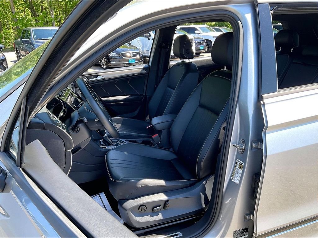 Used 2023 Pyrite Silver Metallic Volkswagen 2.0T SE R-Line Black image 10