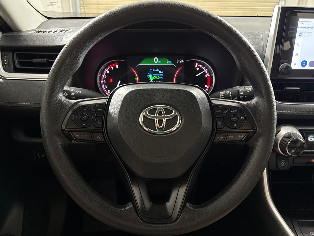 2025 Toyota RAV4 XLE - Photo 14