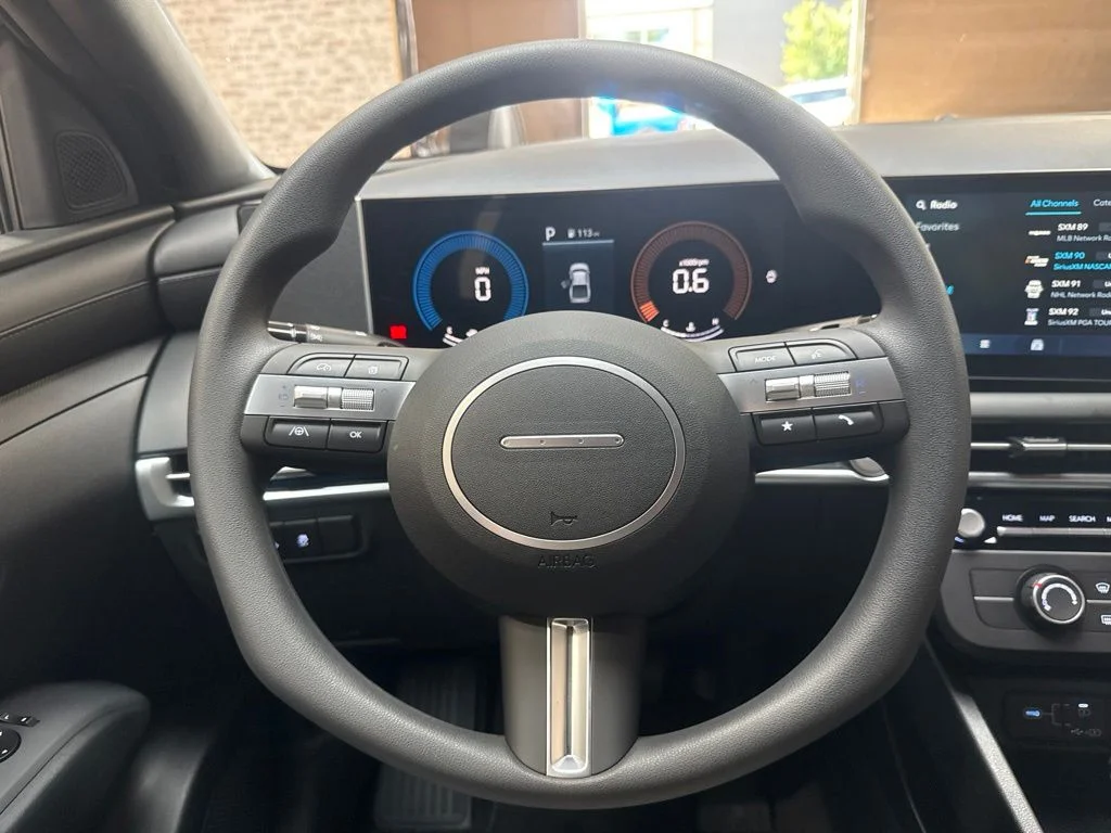 New 2027 Hampton Gray Hyundai SE image 18