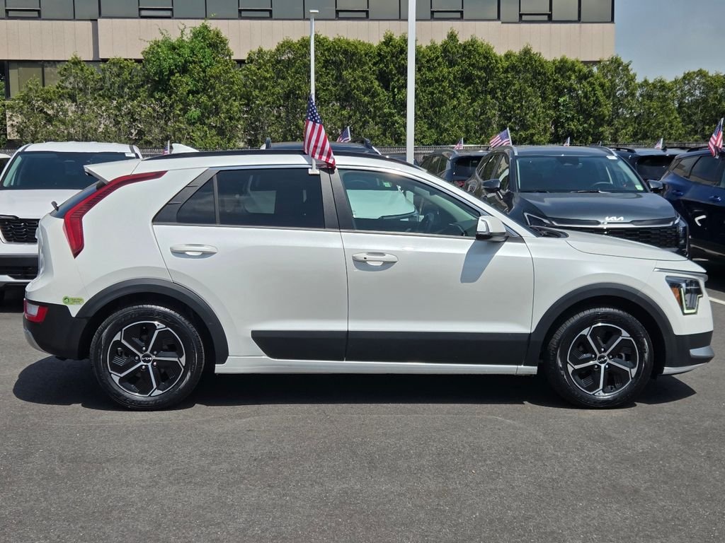 Used 2023 White Kia EX image 3