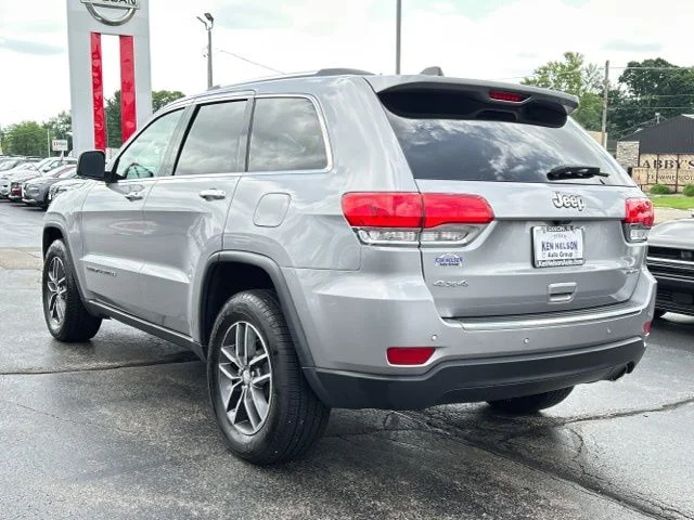 Used 2018 Silver Jeep Limited image 7