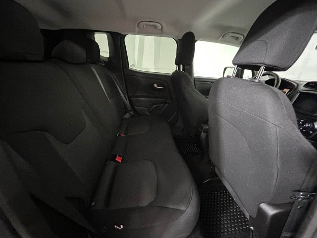 Used 2023 White Jeep Latitude image 17