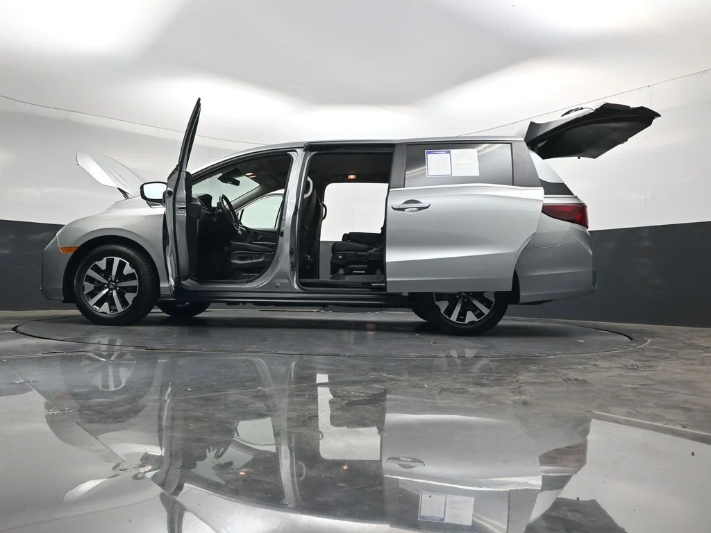 Used 2025 Solar Silver Metallic Honda EX-L image 52