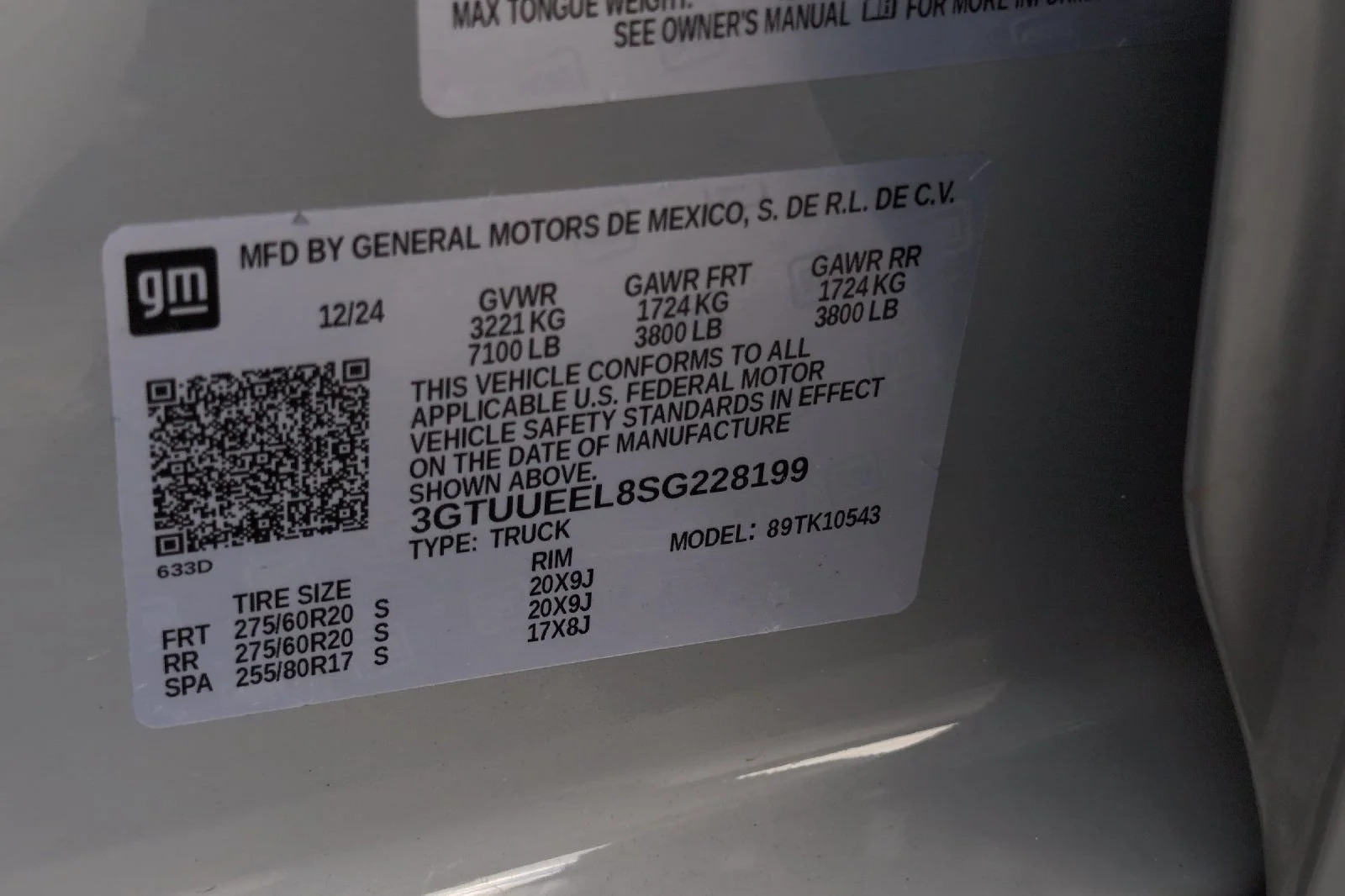 Used 2025 Thunderstorm Gray GMC AT4 image 30