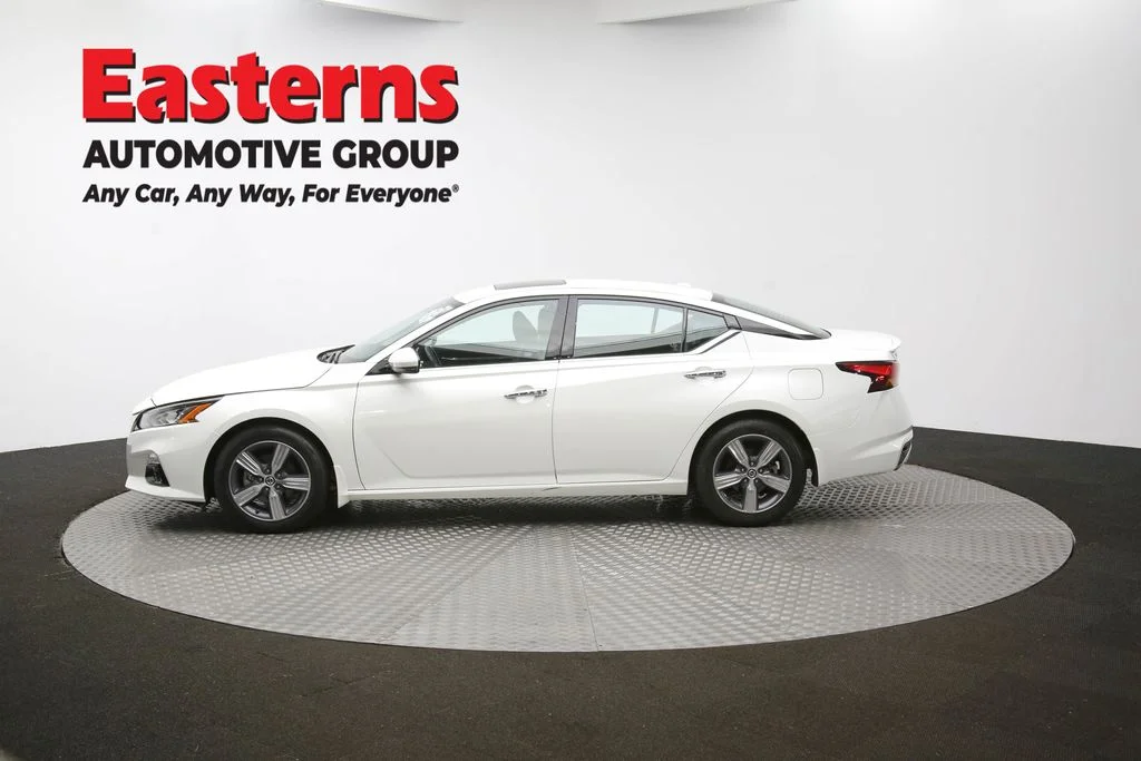 Used 2022 White Nissan 2.5 SL image 58