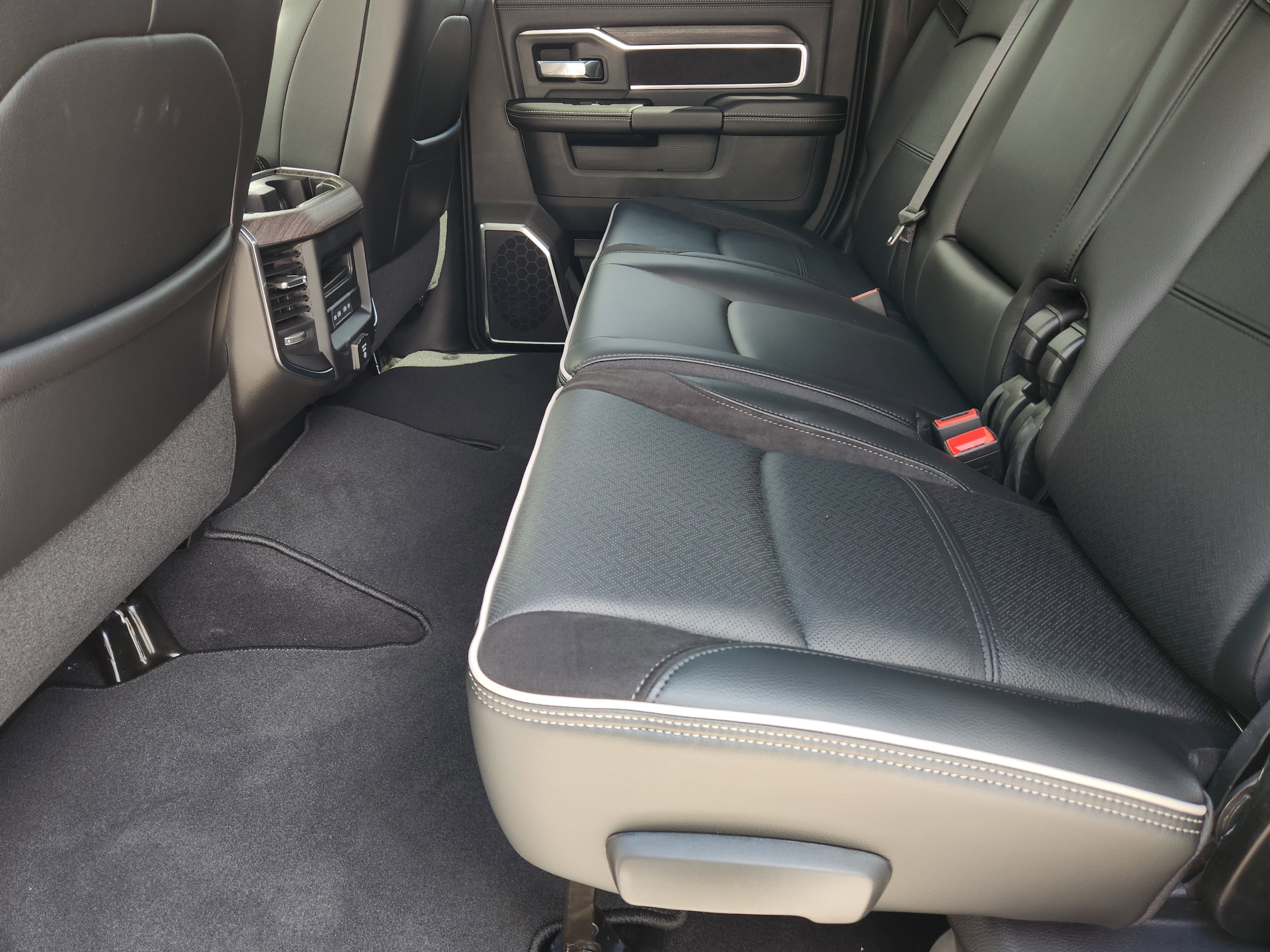 New 2026 Bright White Clear-Coat Exterior Paint RAM Laramie image 22