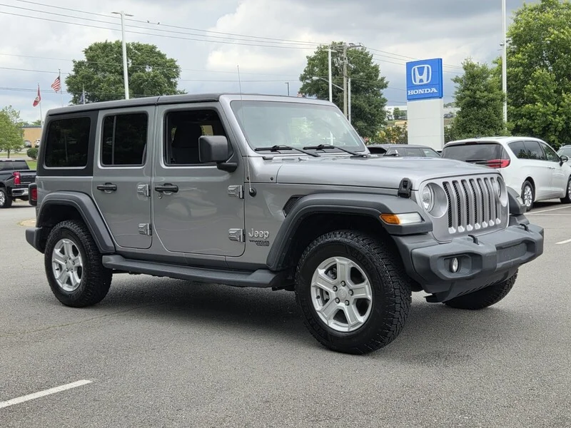 Used 2018 Billet Silver Metallic Clearco JEEP UNLIMITED SPORT S image 4