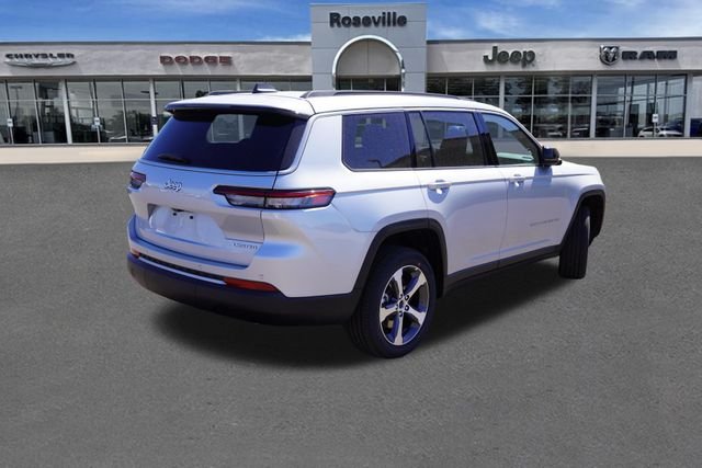 New 2026 Silver Zynith Exterior Paint Jeep Limited image 3
