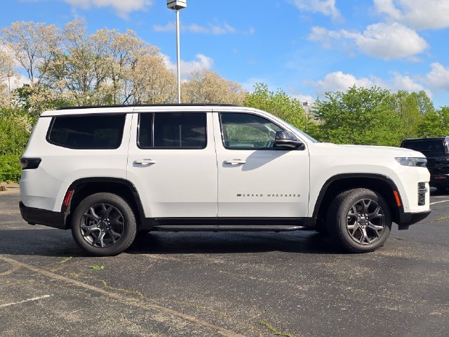 New 2026 Bright White Clear-Coat Exterior Paint Jeep Limited Altitude image 33