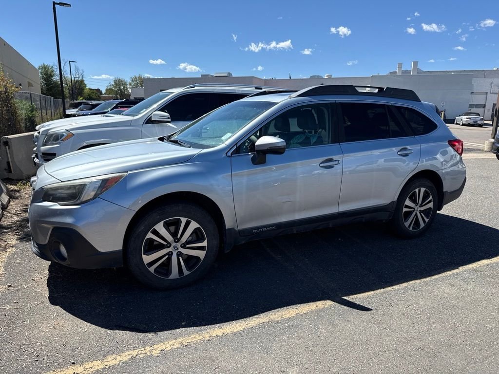 Used 2018 Ice Silver Metallic Subaru 2.5i image 4