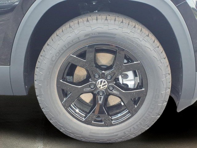 New 2026 Deep Black Pearl Volkswagen Peak Edition 4Moti image 5