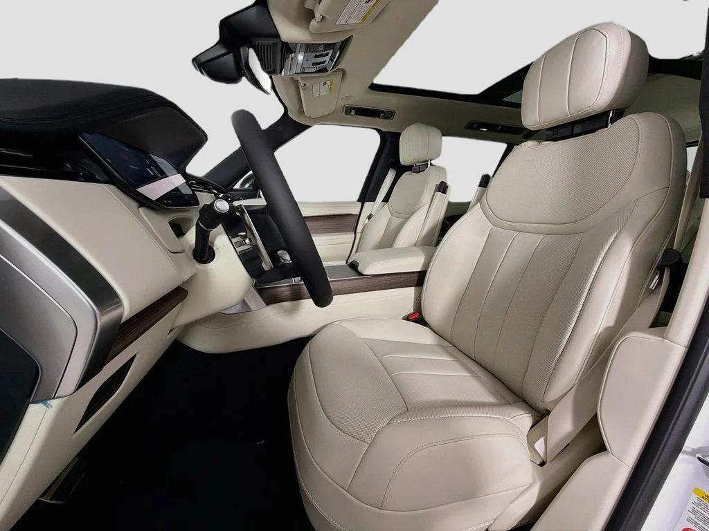 New 2027 Fuji White Land Rover SE image 22
