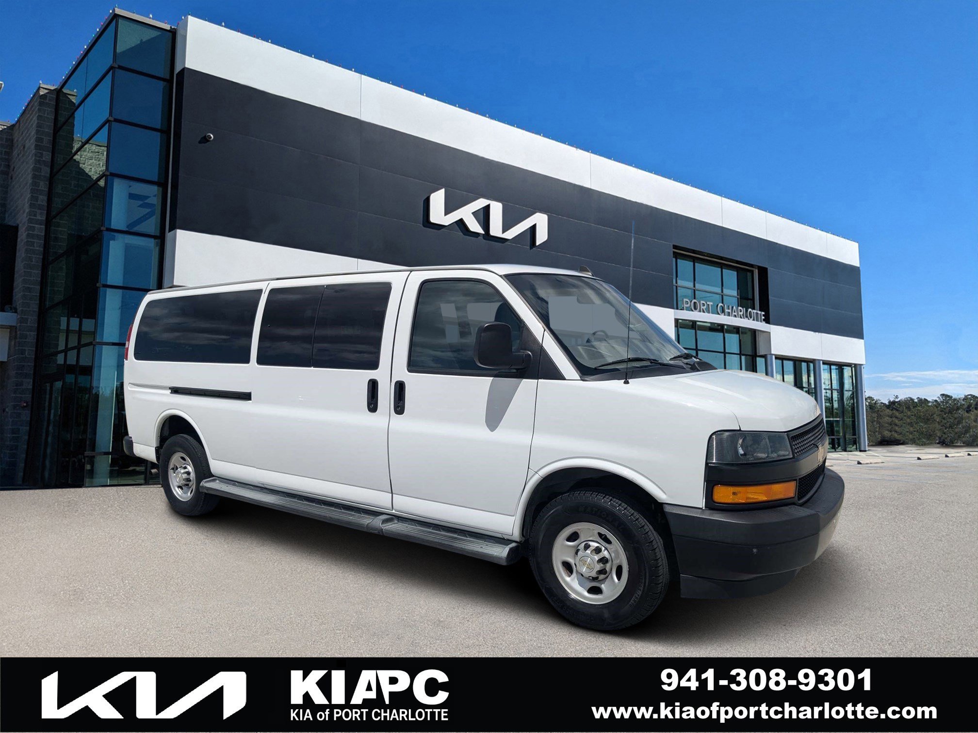 2023 Chevrolet Express 3500 LS Extended's photo