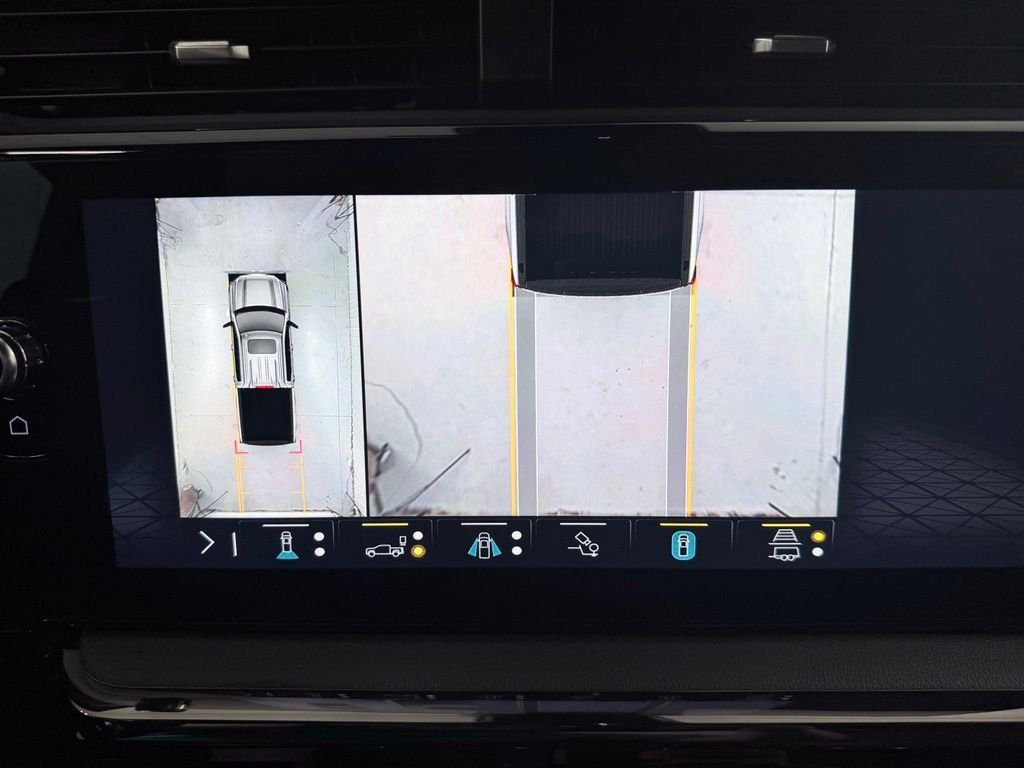 Used 2023 White GMC AT4 image 18