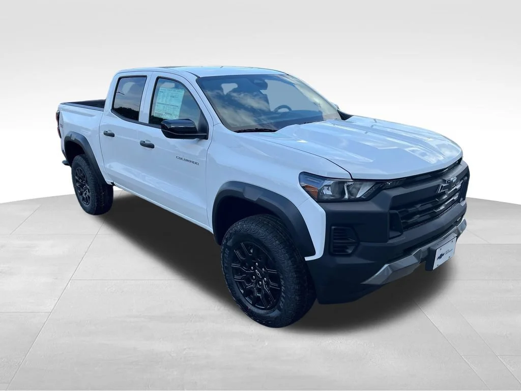 New 2026 Summit White Chevrolet Trail Boss image 7