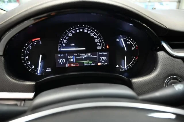 Used 2019 RADIANT SILVER METALLIC Cadillac Luxury image 27