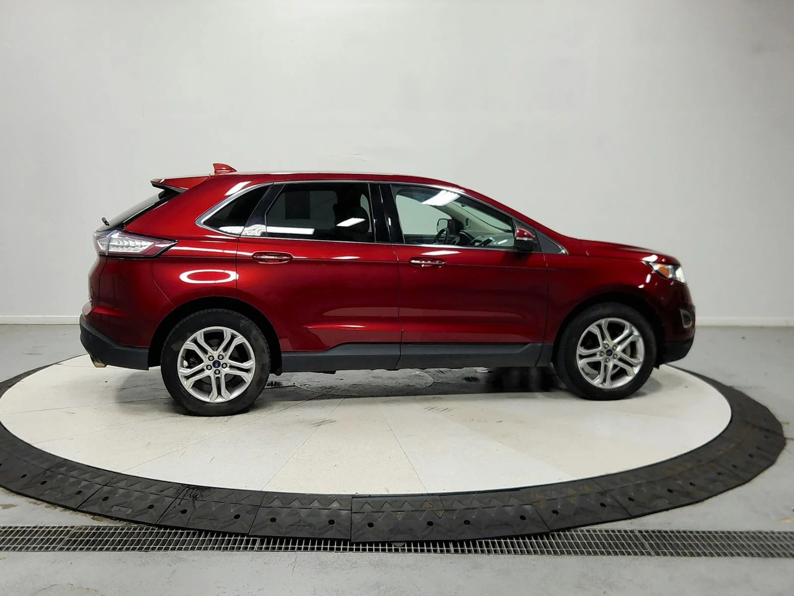 Used 2018 Red Ford Titanium image 9