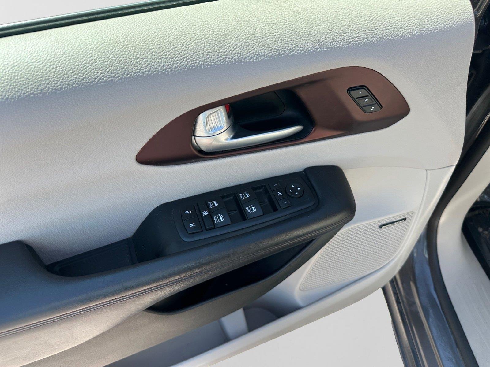 2017 Chrysler Pacifica Limited - Photo 15