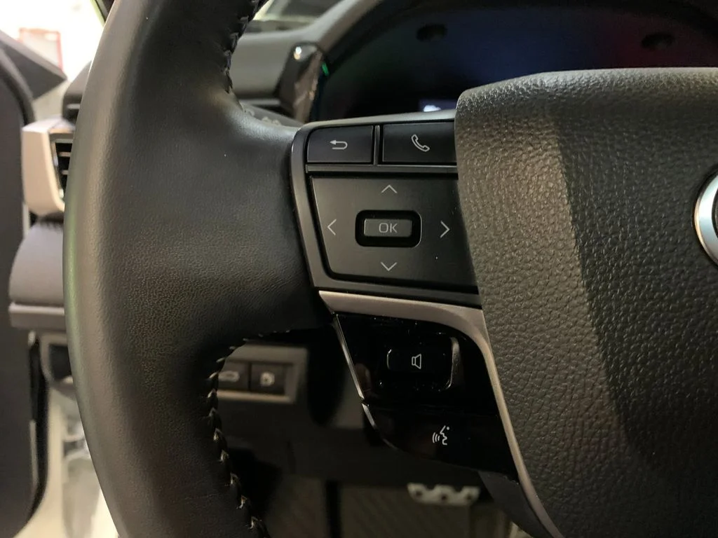 Used 2025 White Toyota SE image 28
