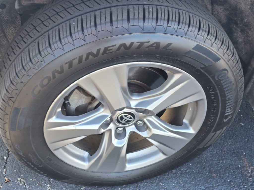 Certified Used 2022 White Toyota XLE image 22
