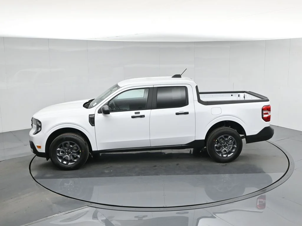 New 2026 Oxford White Ford XLT image 41