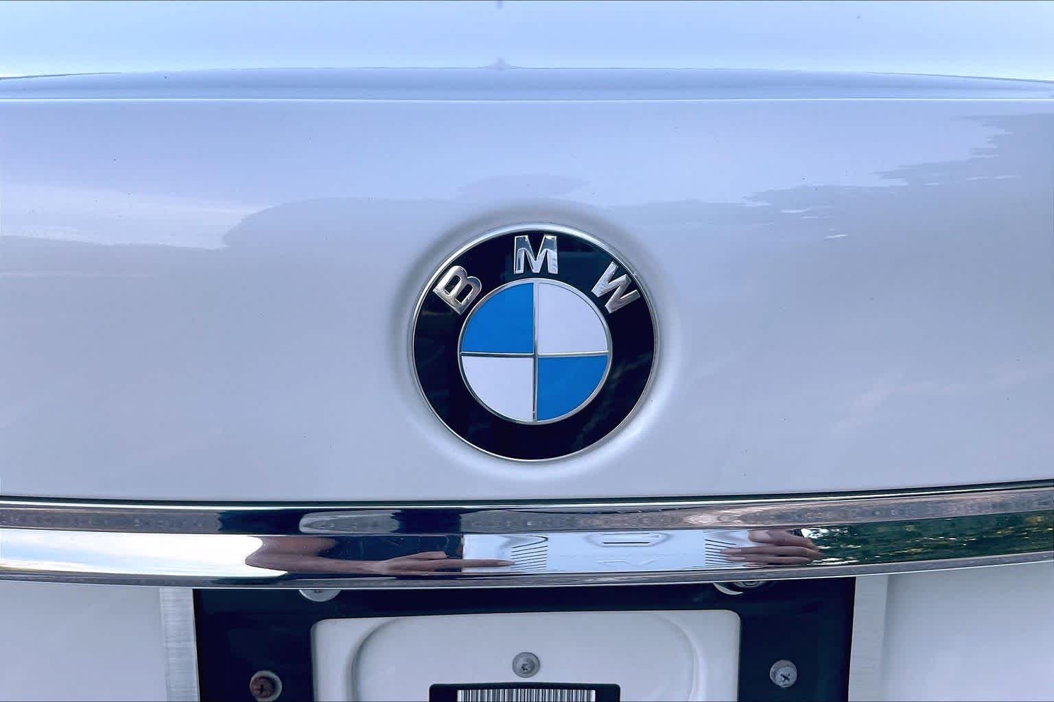 Used 2019 Mineral White Metallic BMW 750i xDrive image 32