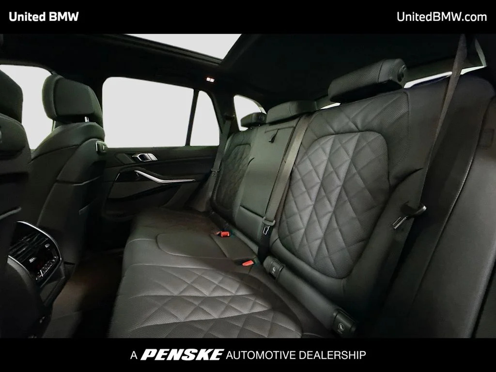 Used 2026 Skyscraper Grey Metallic BMW xDrive40i image 13