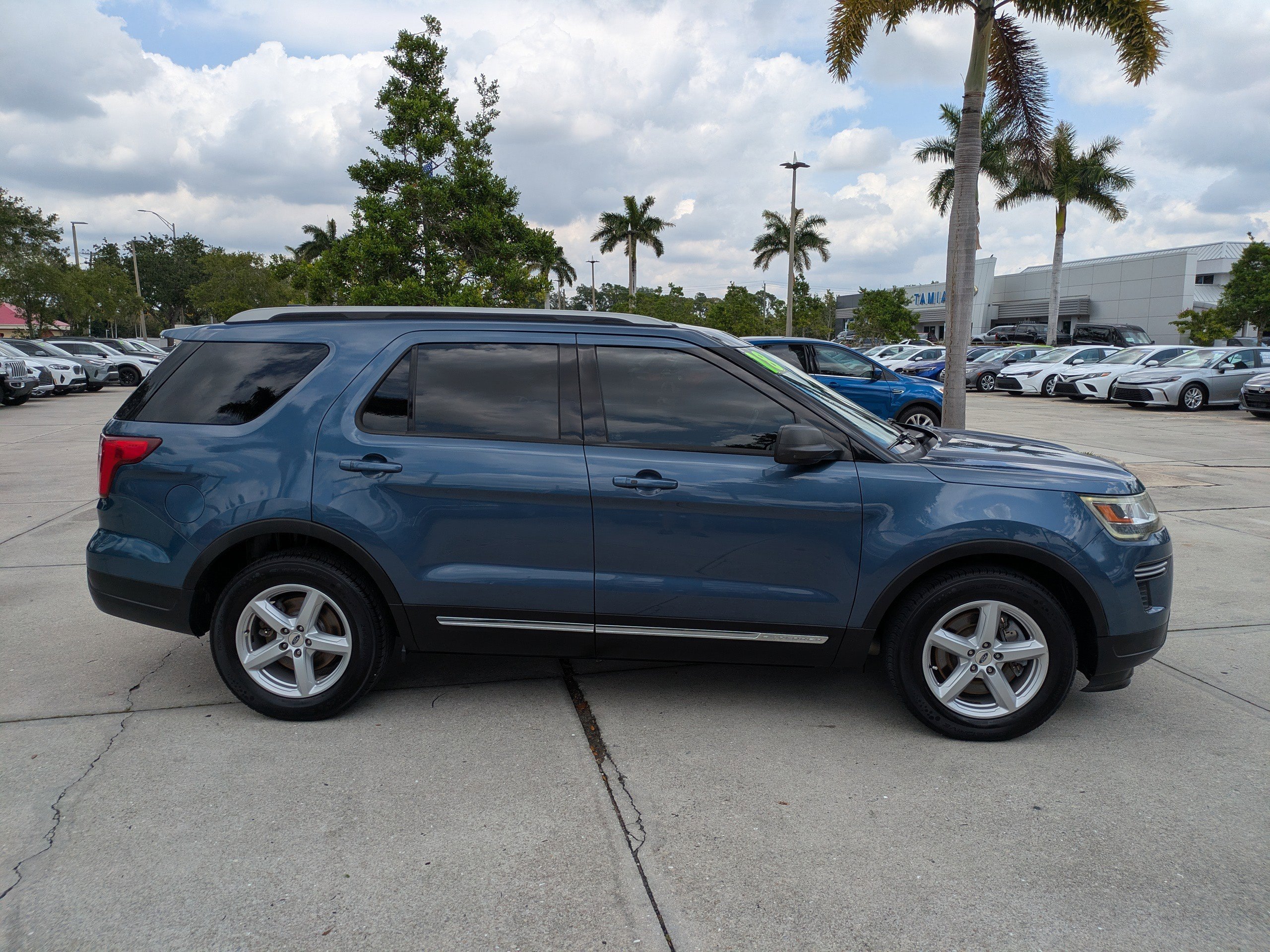 Used 2018 Blue Metallic Ford XLT image 3