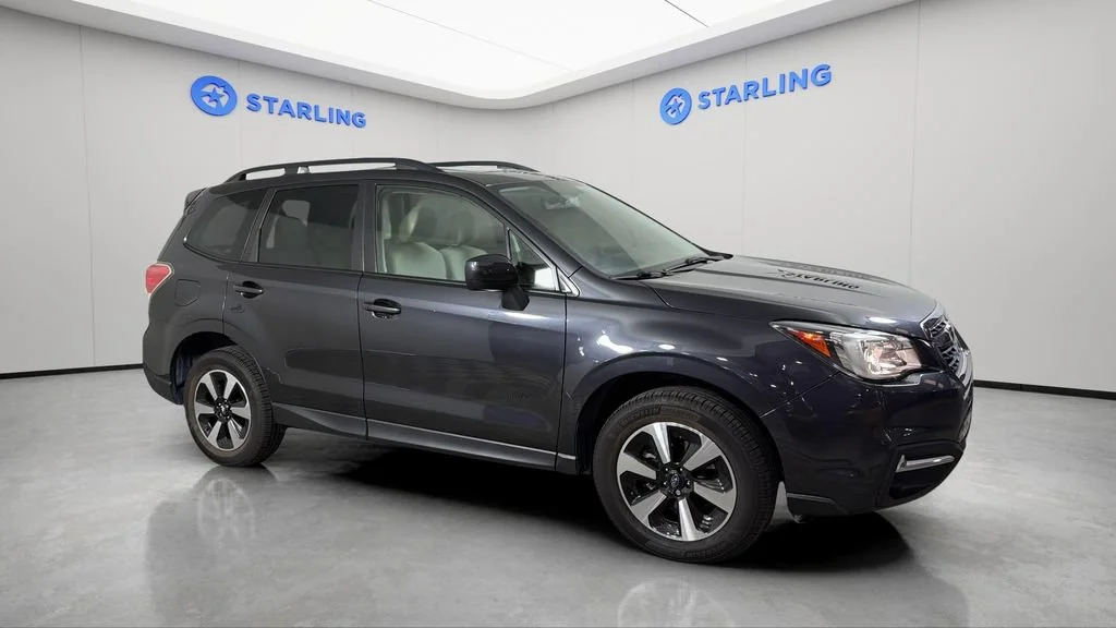 Used 2017  Subaru Premium image 12