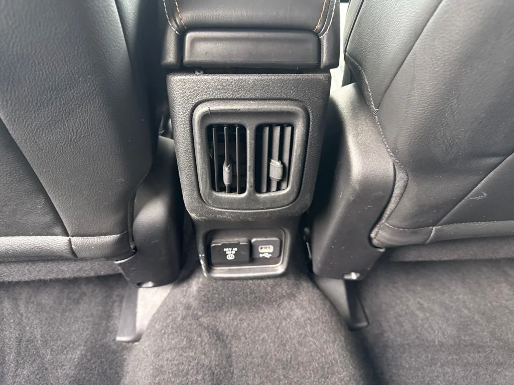 Used 2018 Gray Jeep Latitude image 19