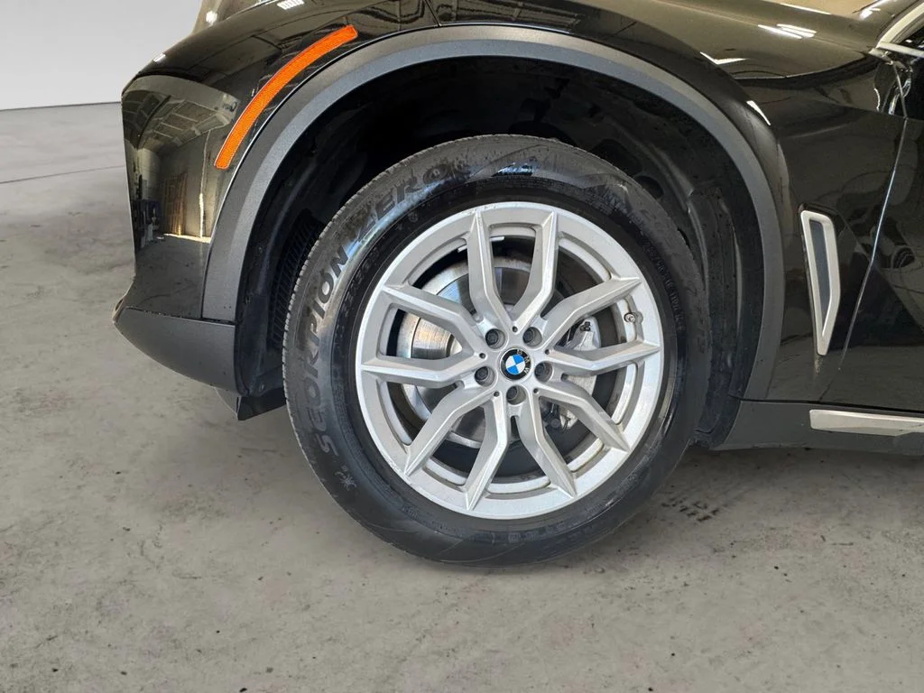 Used 2019 Black BMW xDrive40i image 14