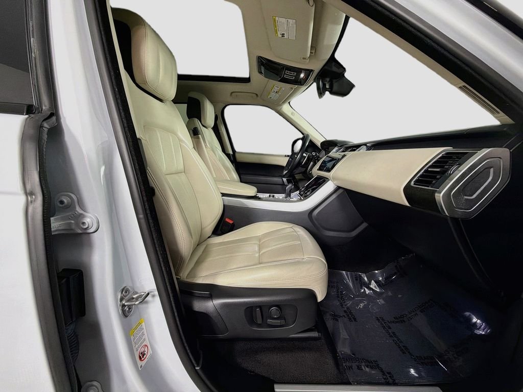Used 2022 White Land Rover HSE Dynamic image 30